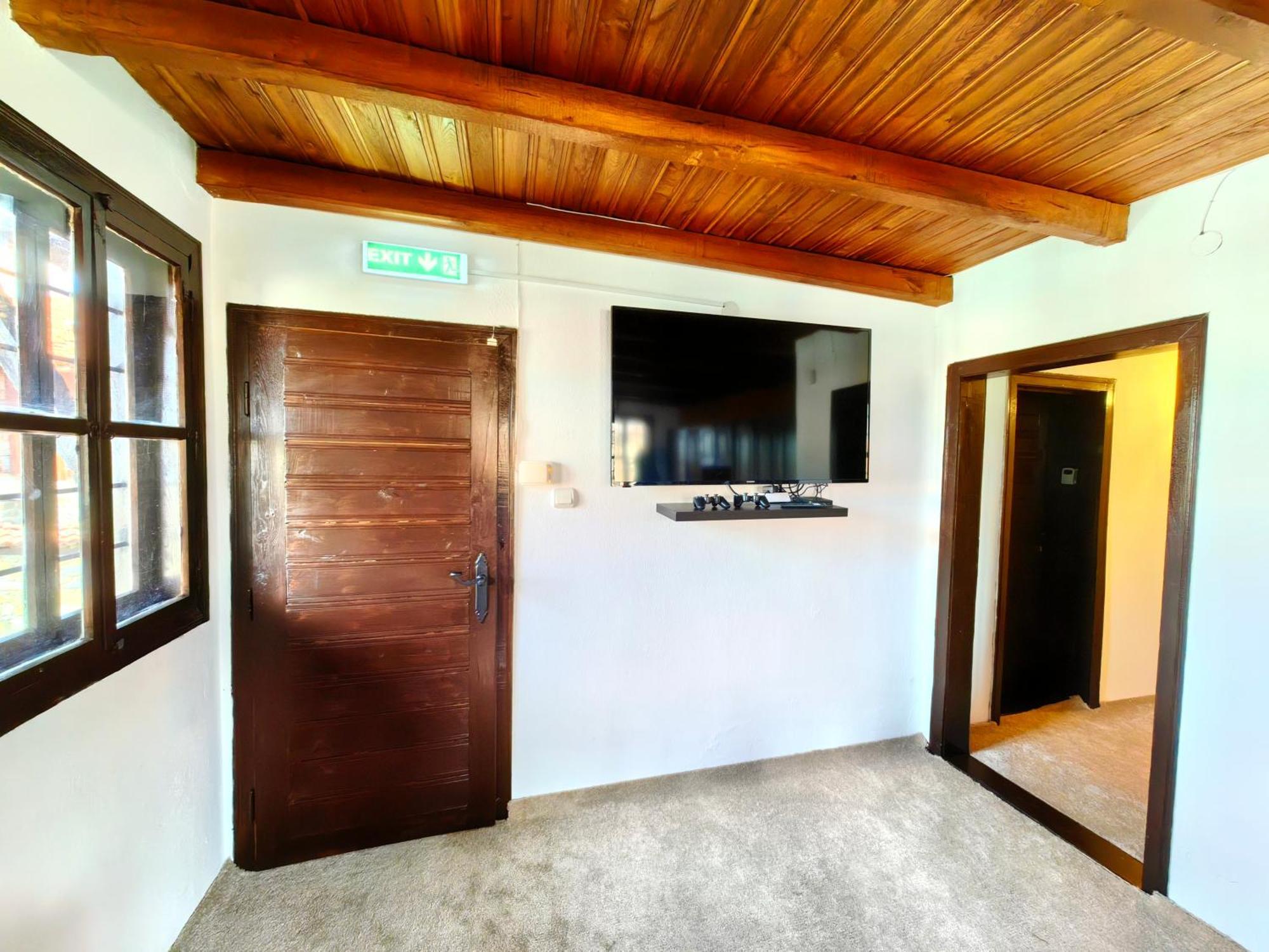 Complex Arbanashki Style-Panoramic View With Summer And Winter Terrace, Jacuzzi, Sauna, Children'S And Adult Area With Cinema Summer Арбанаси Екстер'єр фото