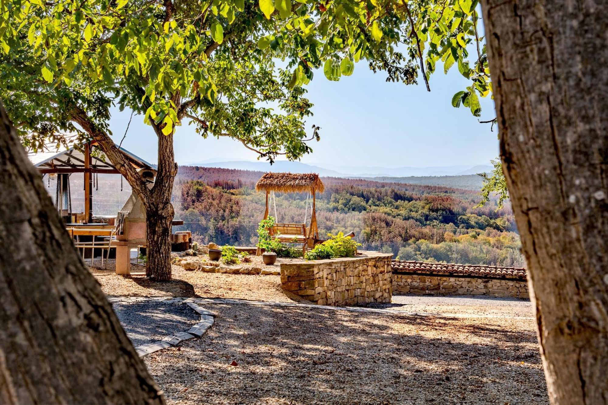 Complex Arbanashki Style-Panoramic View With Summer And Winter Terrace, Jacuzzi, Sauna, Children'S And Adult Area With Cinema Summer Арбанаси Екстер'єр фото
